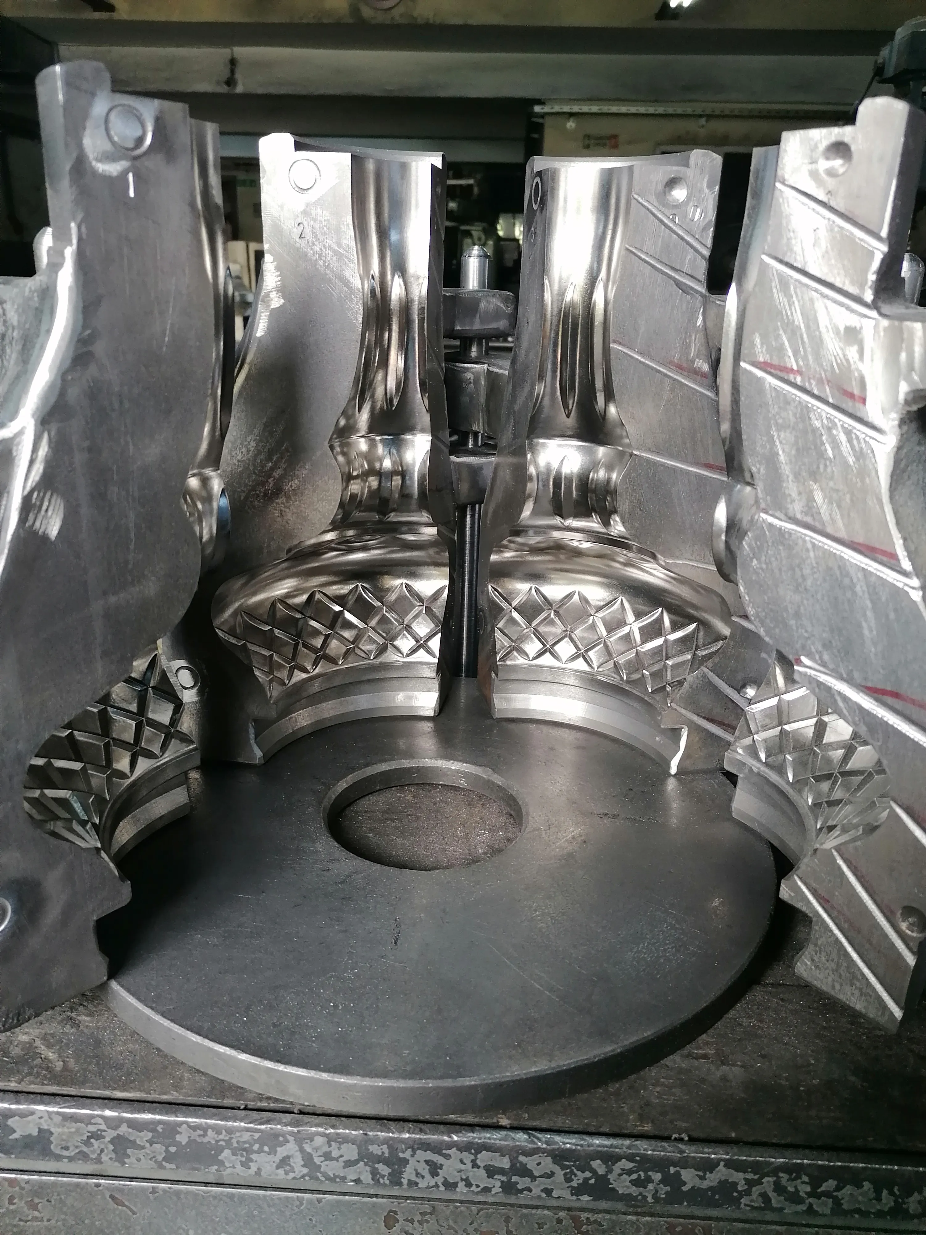 Cam Üretimi Şiller Soğutma Kalıpları CNC